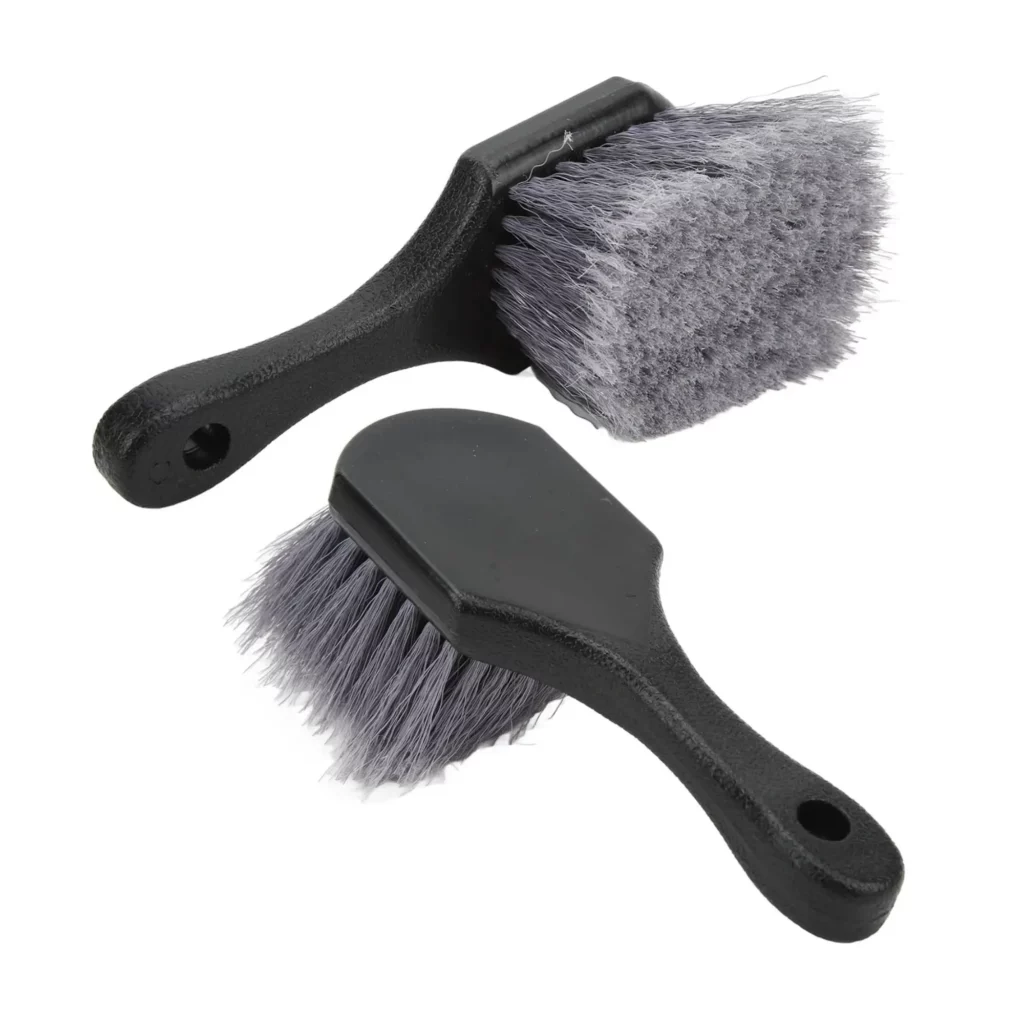 Set de deux brosses à poils rigides grises pour flanc de pneus et jantes
