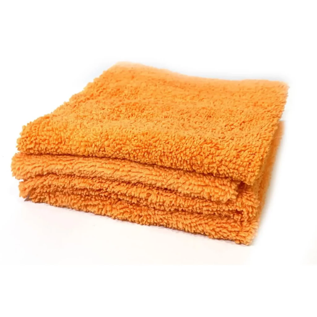 Pile de microfibres oranges 500 GSM pour nettoyage intérieur et extérieur.