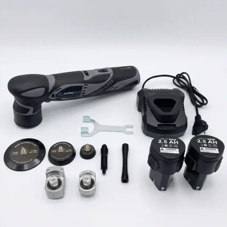 Mini polisseuse nano orbitale utilisée sur pare-choc et rétroviseur pour une correction précise – alternative Rupes iBrid Nano, disponible sur detailingstore.ch